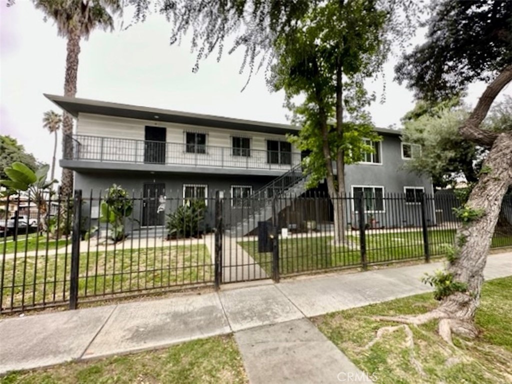 Inglewood Condo: 10215 South 10th Avenue