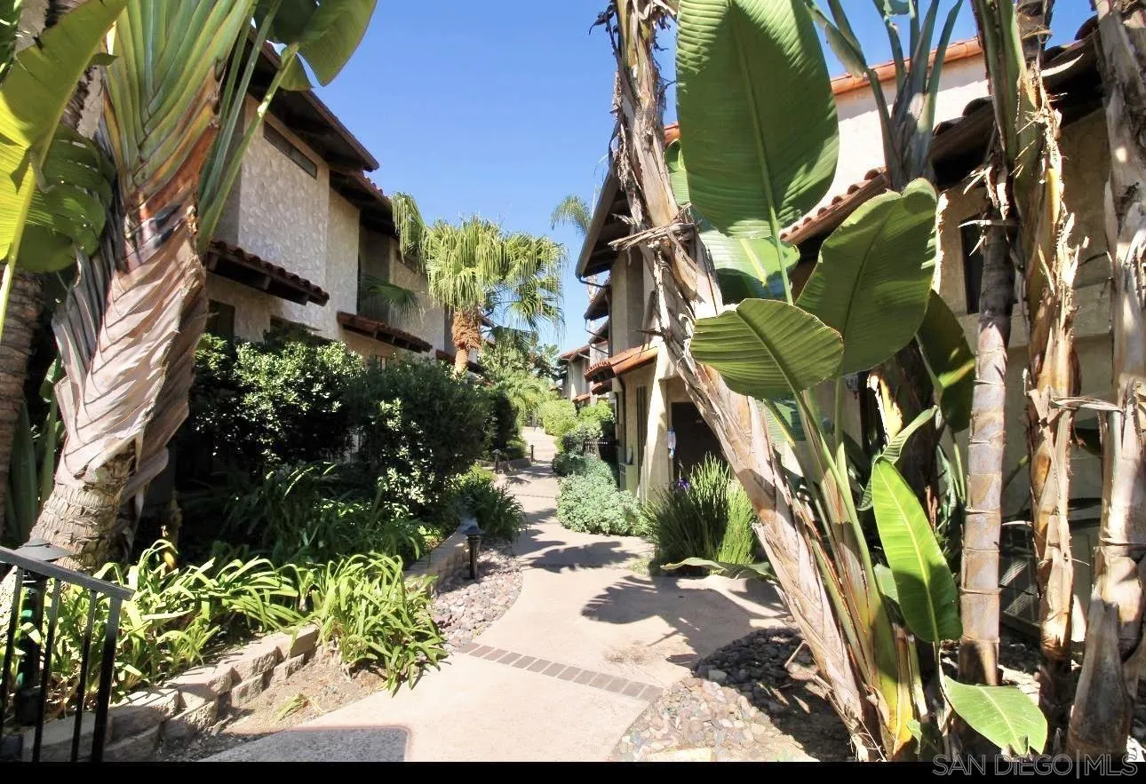 Carlsbad Condo: 1917 Alga Road