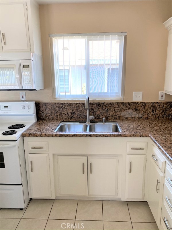 Costa Mesa Condo: 931 West 19th Street