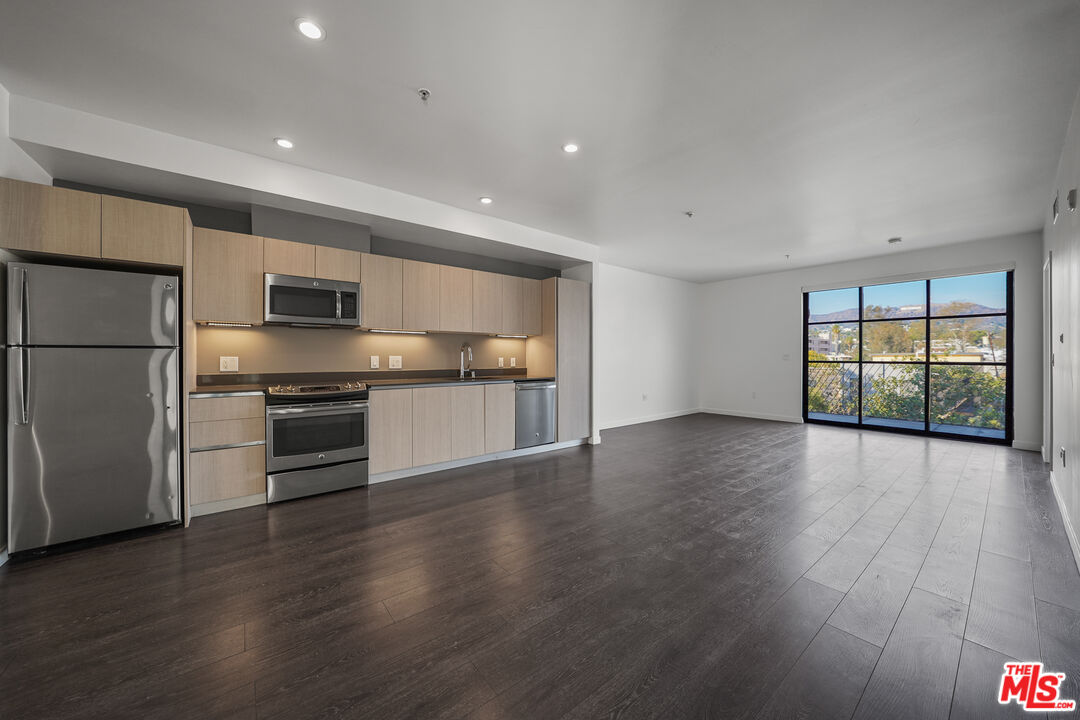 Los Angeles Condo: 5800 Harold Way
