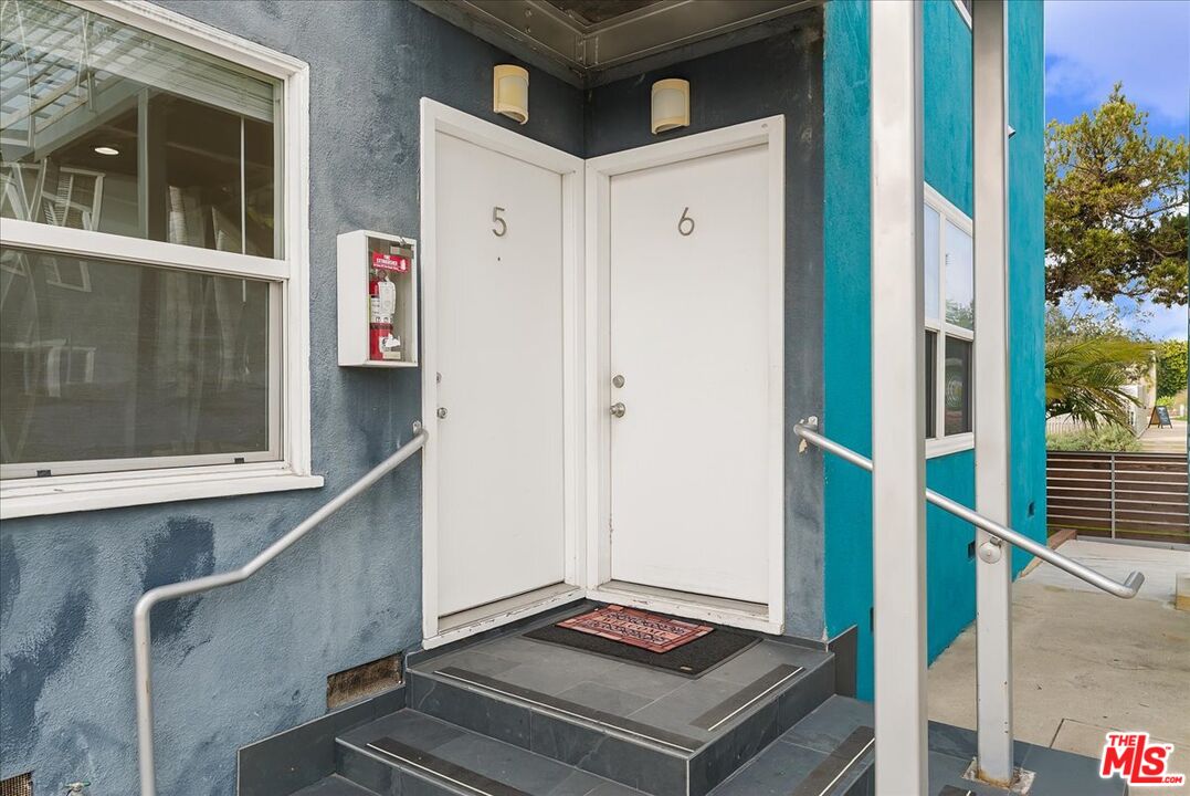 Santa Monica Condo: 2948 Exposition Boulevard