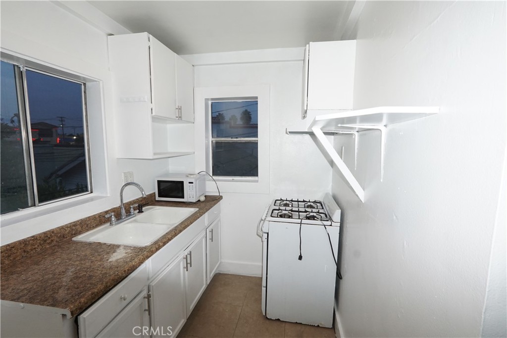 Los Angeles Condo: 439 West Florence Avenue