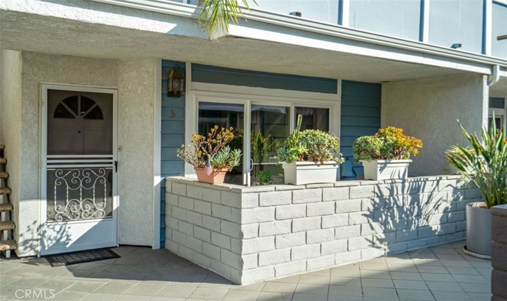 Northridge Condo: 18427 Vincennes Street