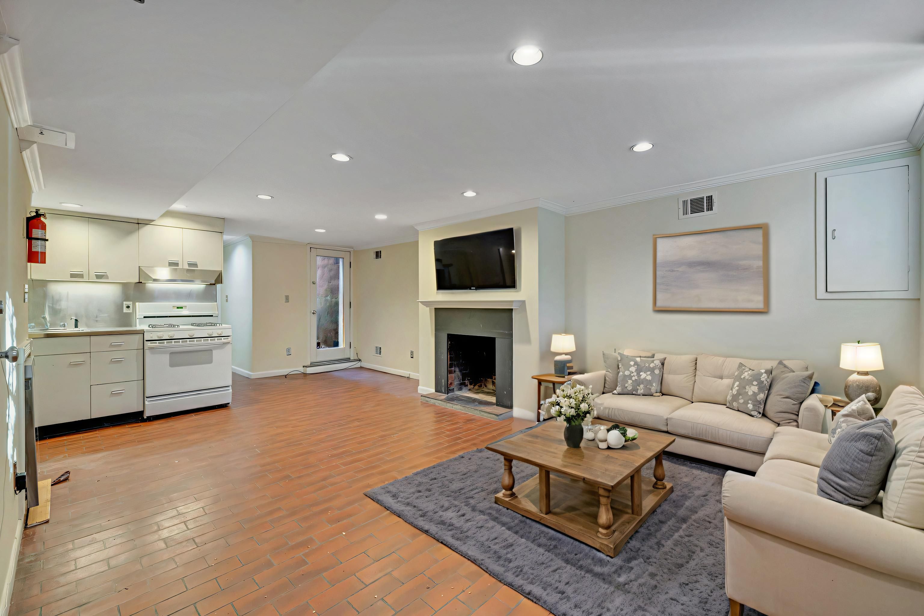 Washington Condo: 308 11th St SE