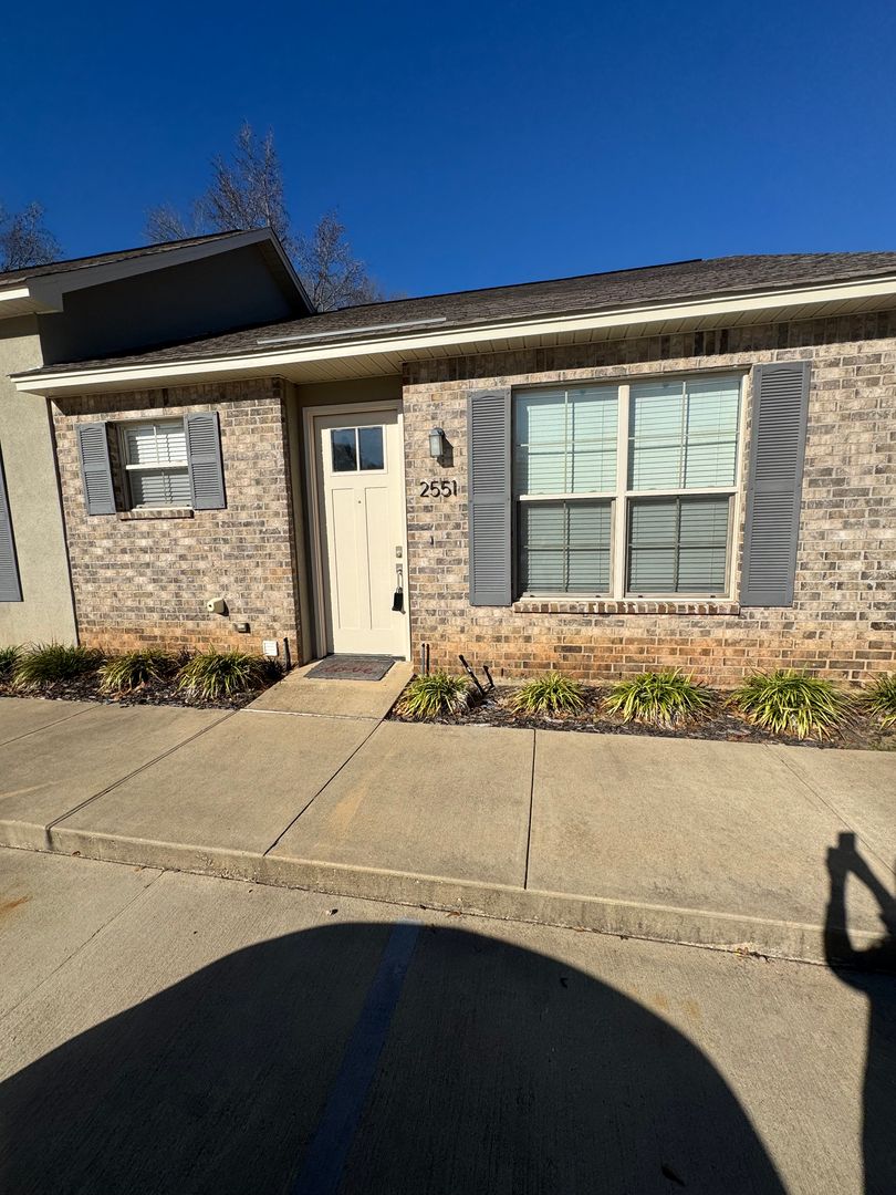 Ruston House: 2551 Kavanough Road