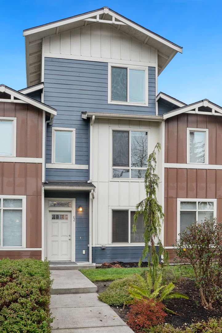 Lynnwood Apartment: 16503 6th Ave W