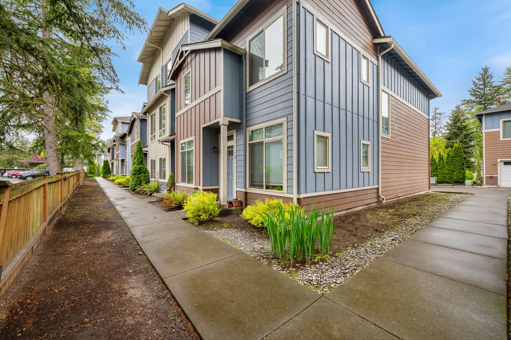 Lynnwood Apartment: 16503 6th Ave W