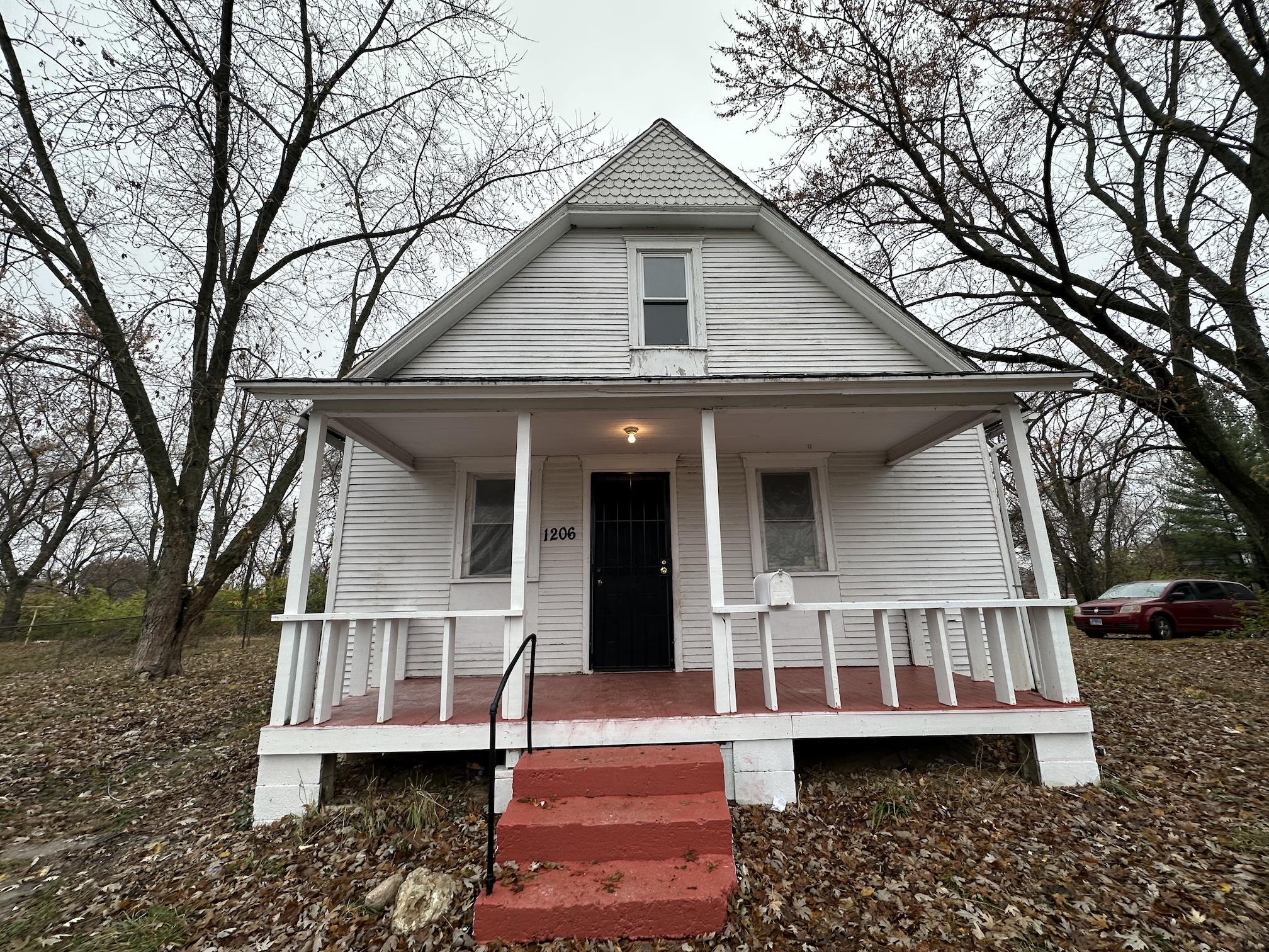 Danville House: 1206 Martin