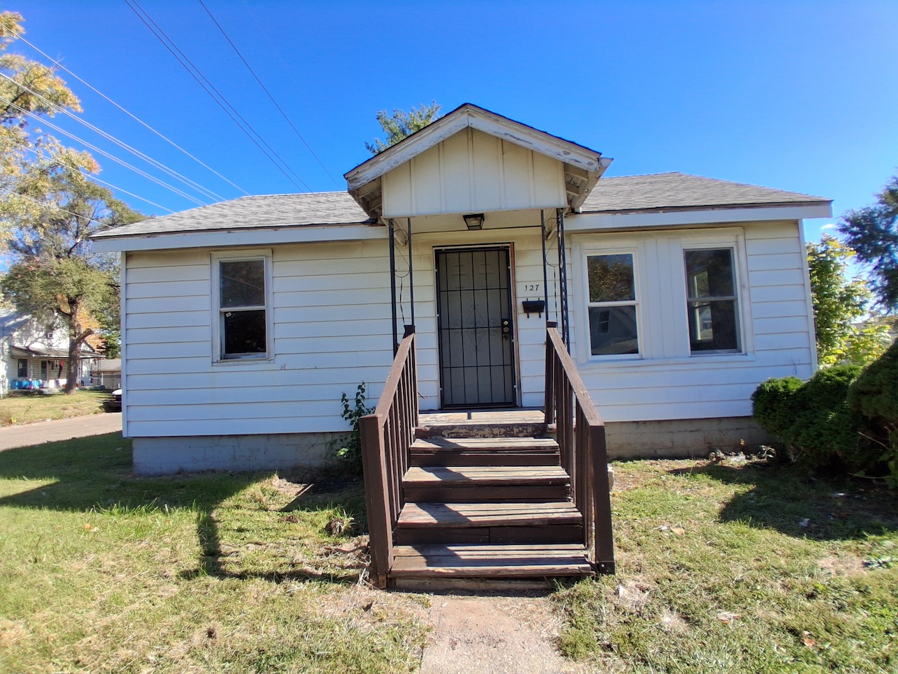 Danville House: 127 Minnesota