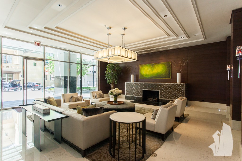 Chicago Condo: 2 West Delaware Pl