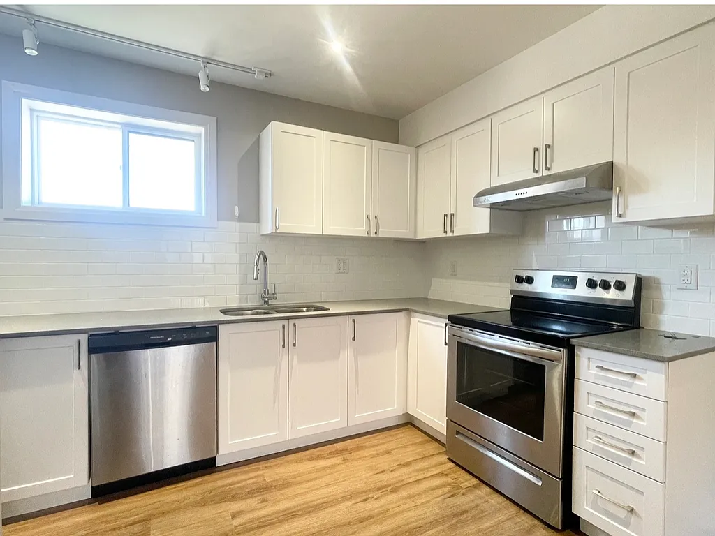 Hamilton Condo: 540 King St E