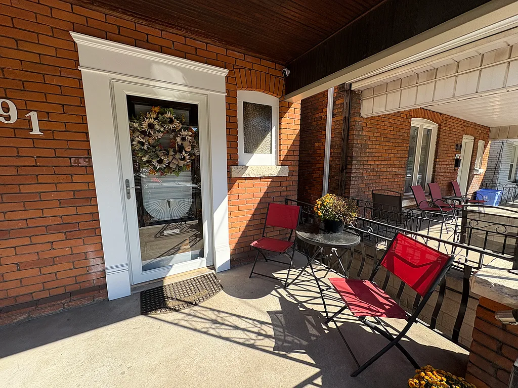 Hamilton House: 691 Wilson St