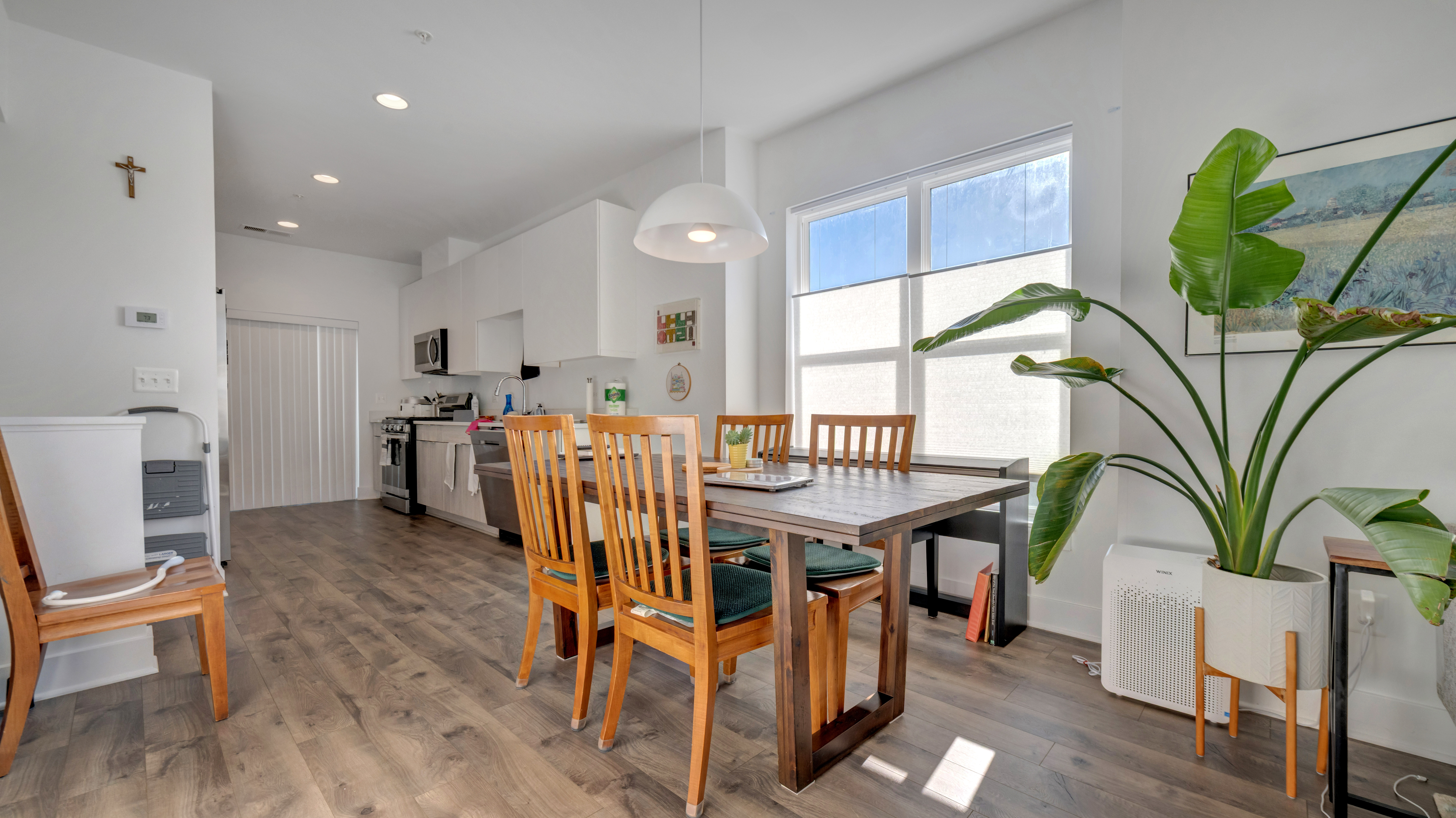 Washington House: 5511 S Dakota Ave NE