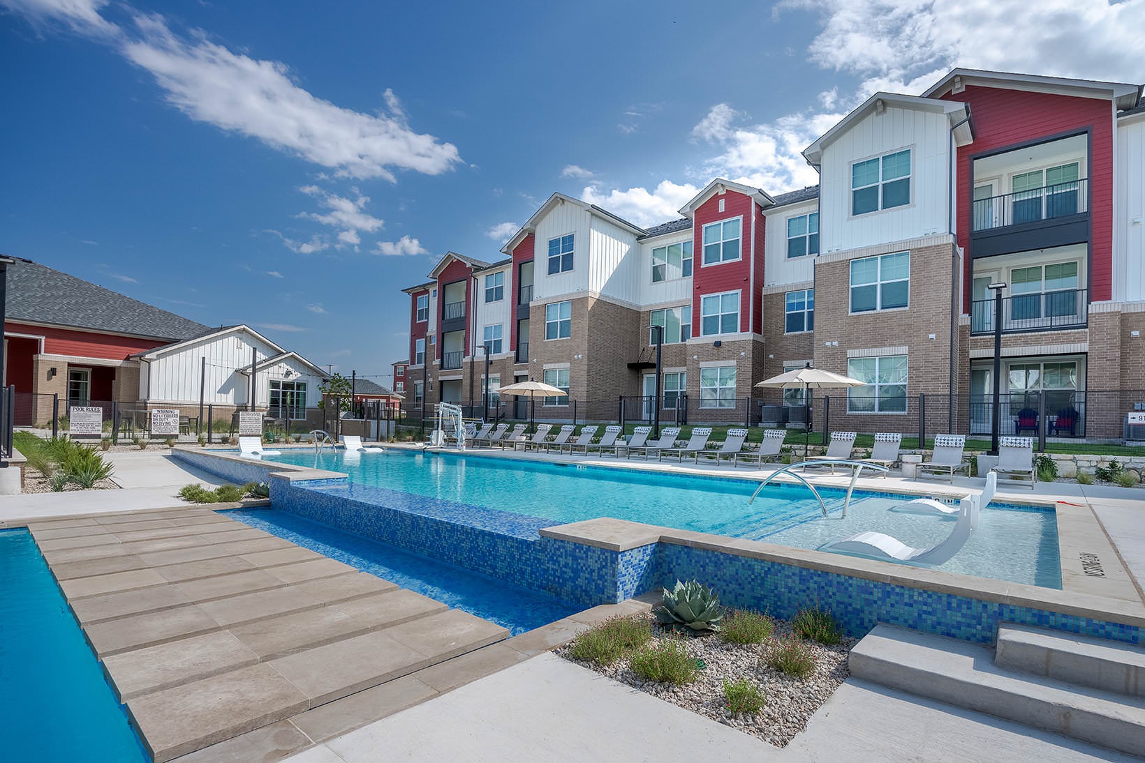 Leander Condo: 427 El Rio St