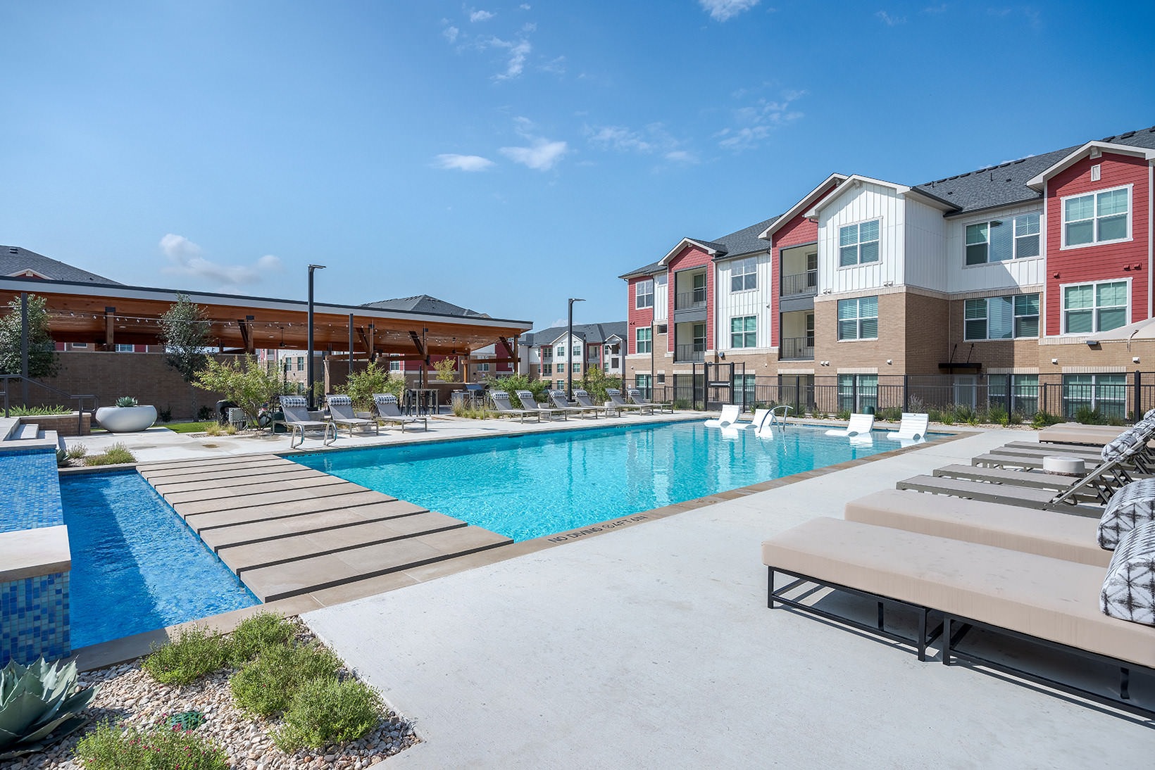 Leander Condo: 427 El Rio St