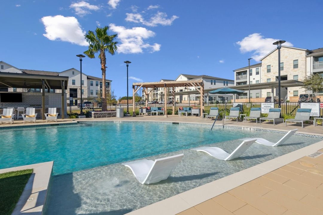 Leander Condo: 501 Commercial Lp