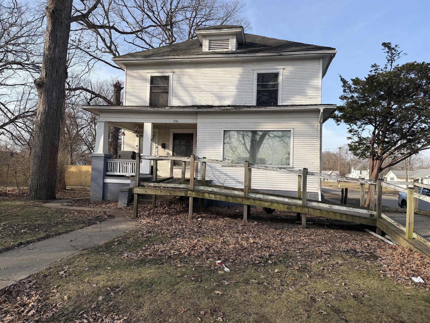 Danville House: 716-B Robinson