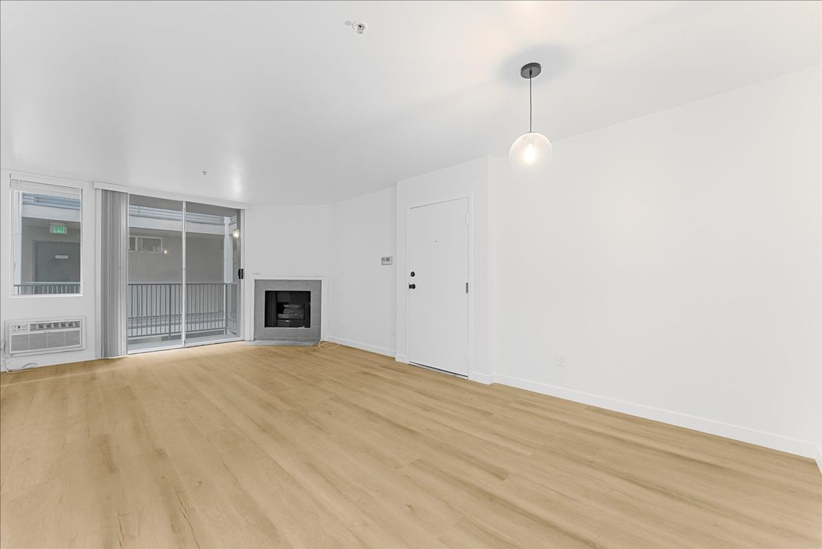 Los Angeles Apartment: 1785 Beloit Ave