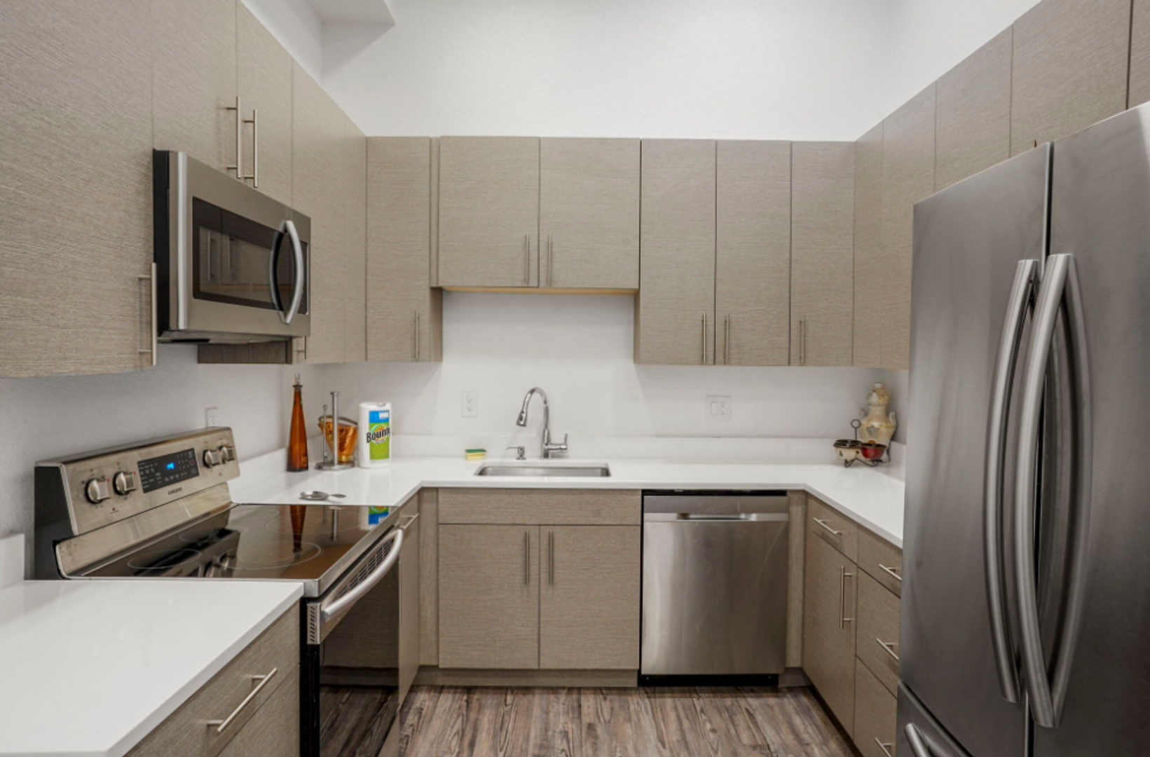 Aurora Apartment: 15300 E Arizona