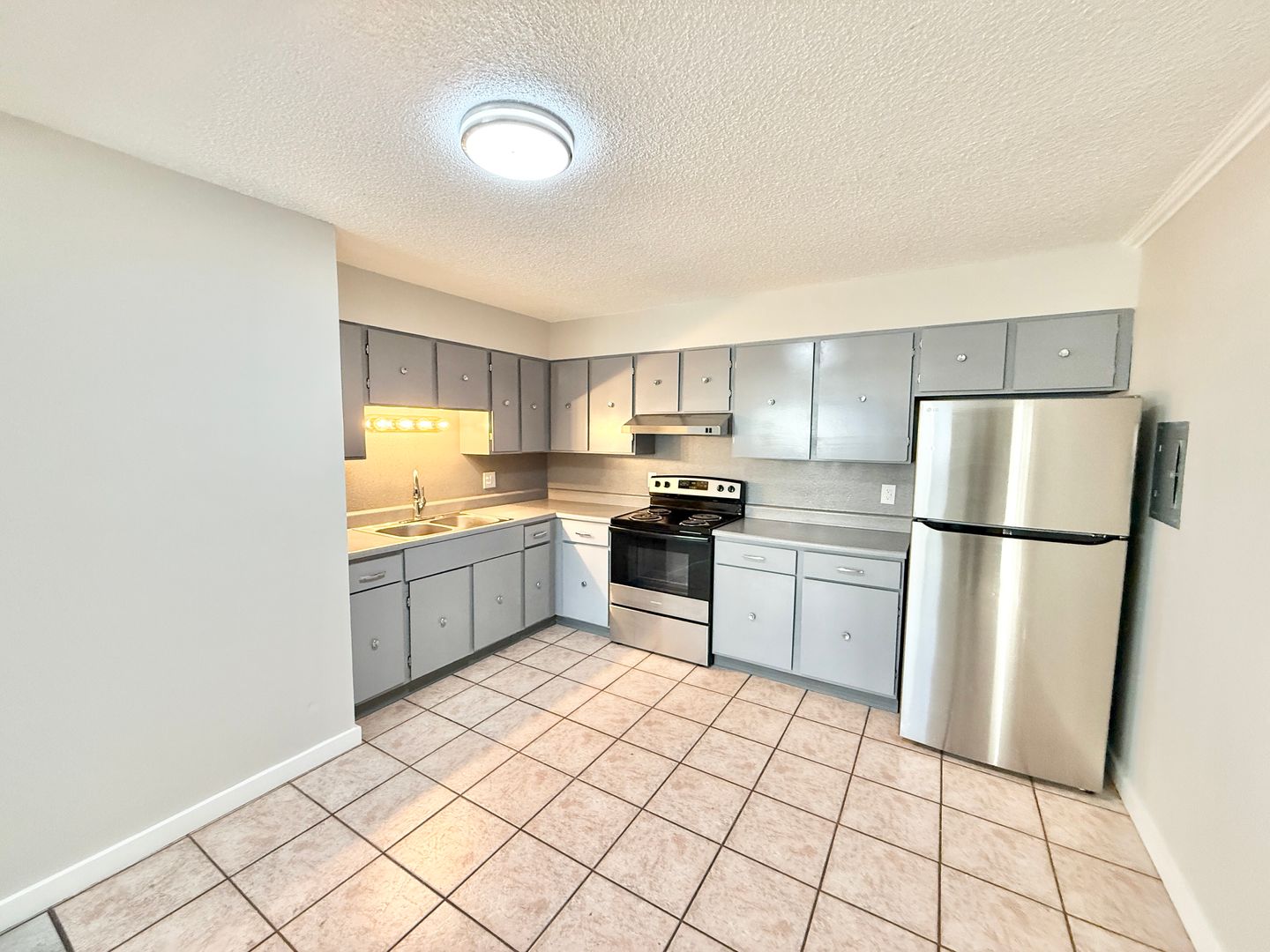 Pueblo Condo: 1936 Vinewood Lane