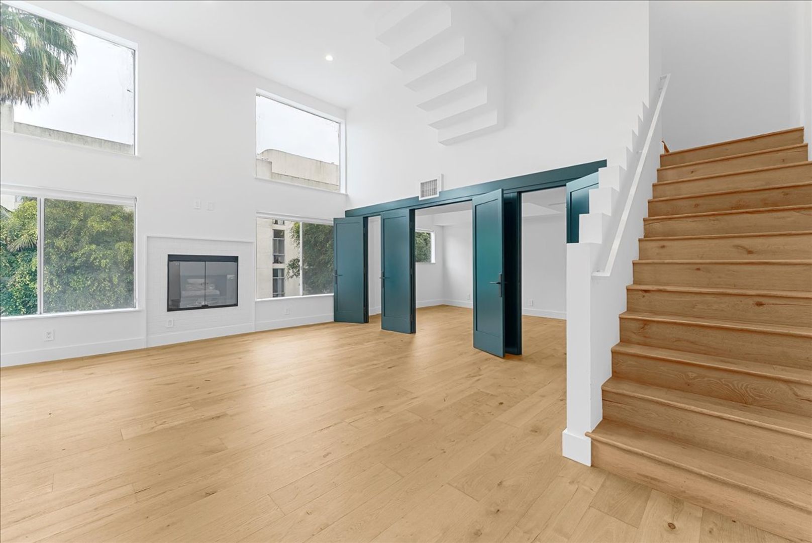 West Hollywood Condo: 135 N. Doheny Drive