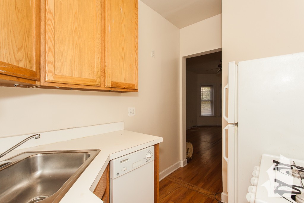 Chicago Condo: 3912 N Pine Grove Ave,