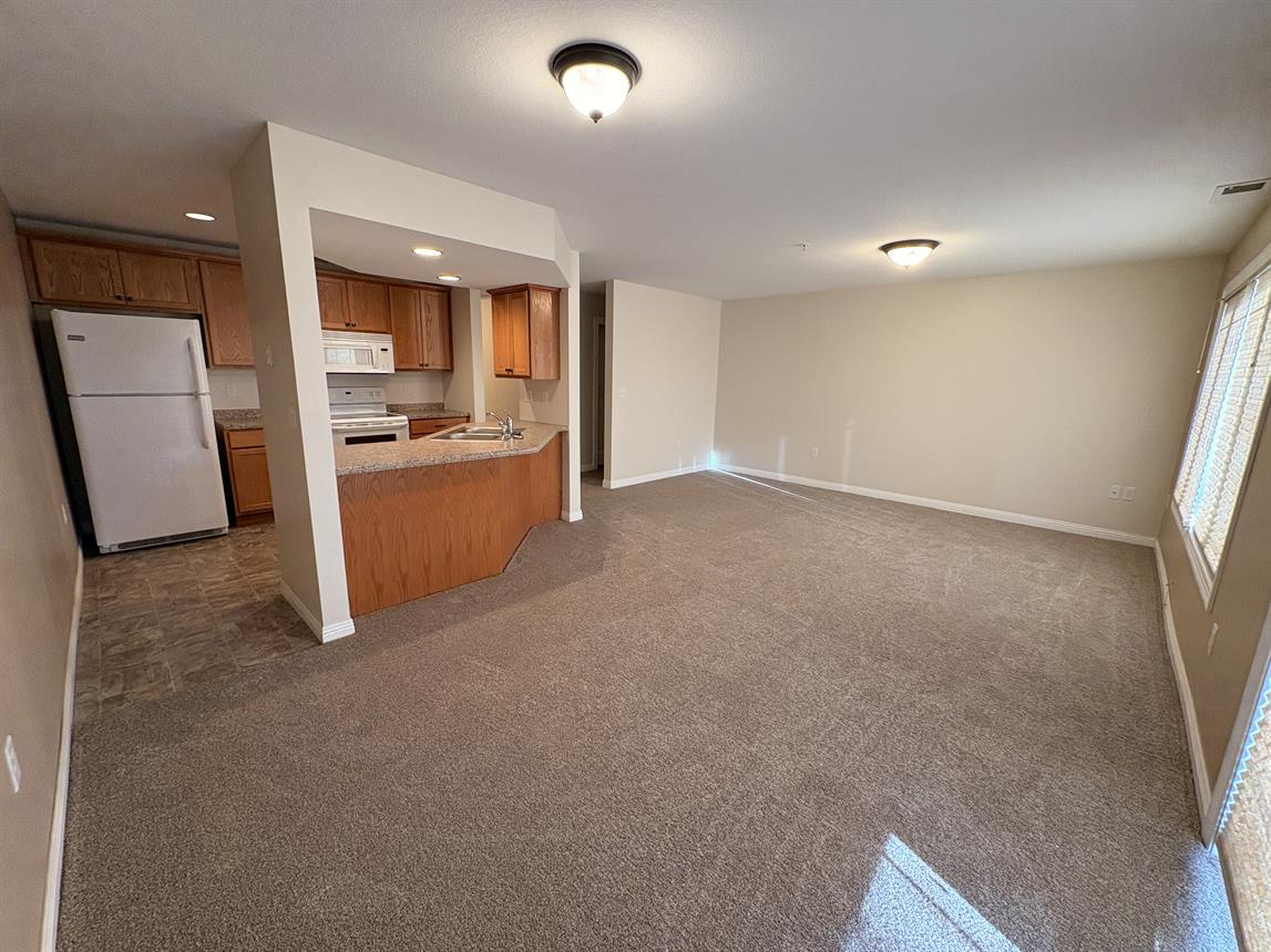 Alexandria Apartment: 3707 S Broadway St