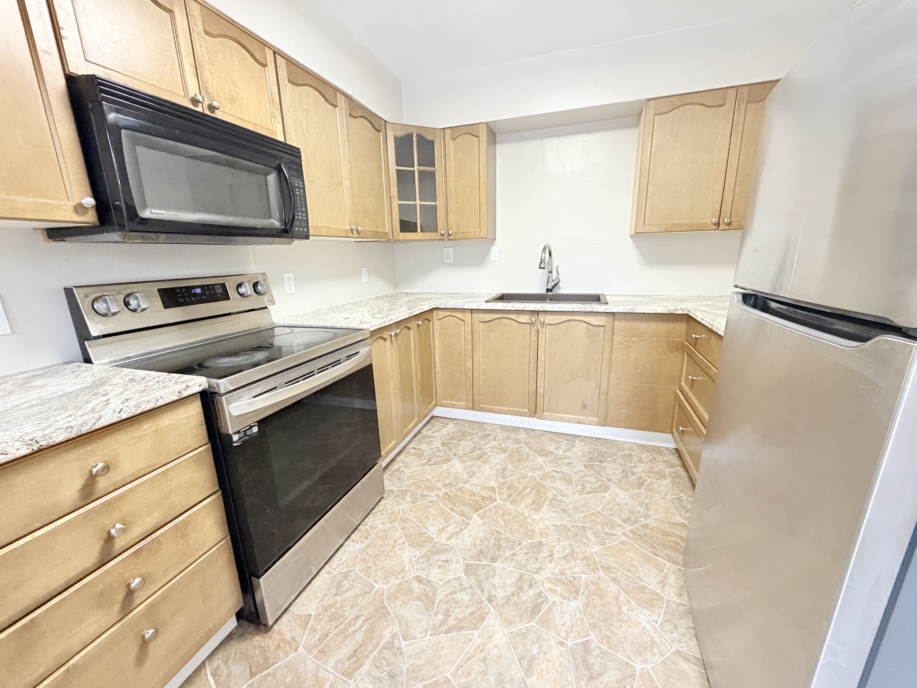 Sarnia Condo: 31 Tunis Ave