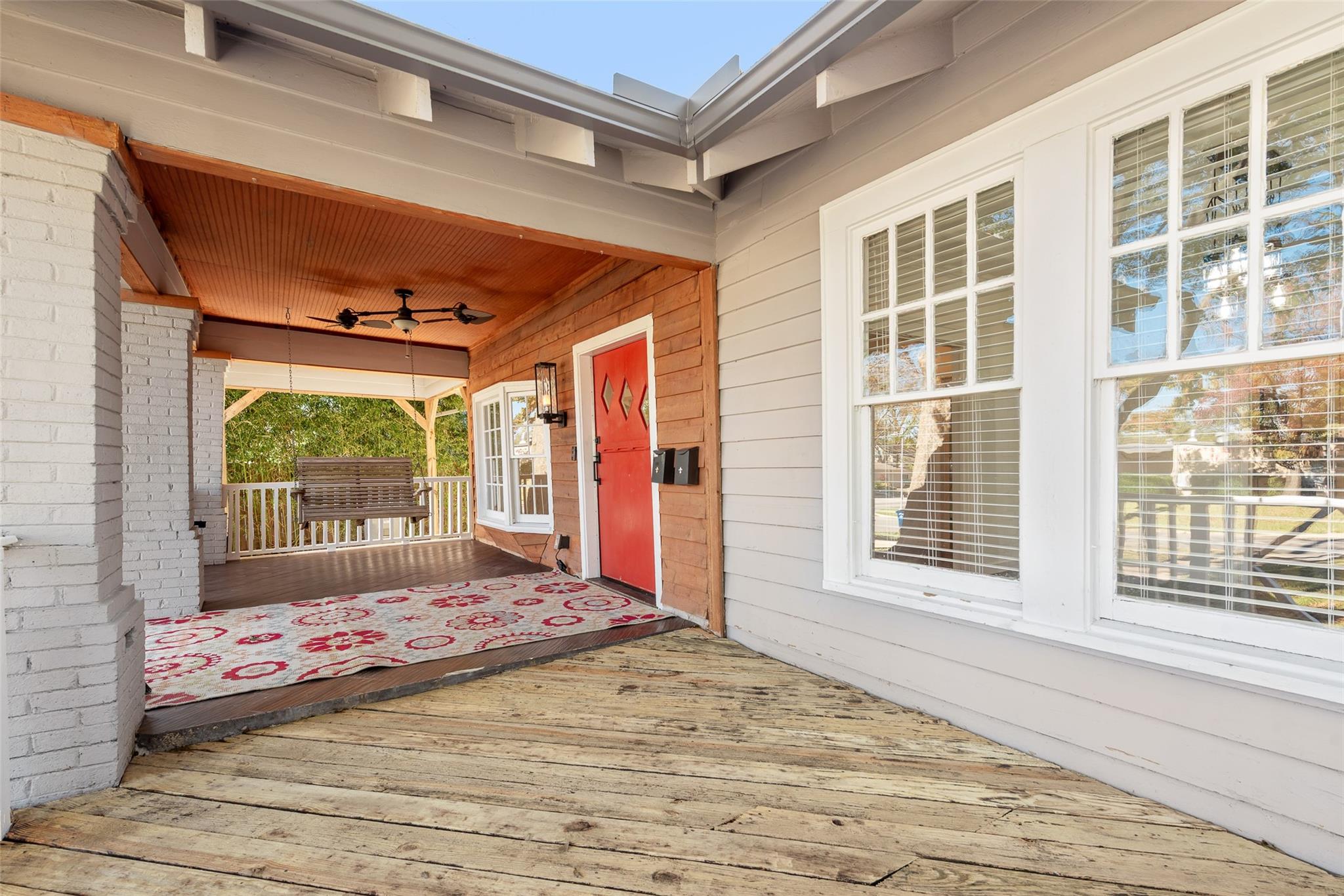 Dallas House: 6042 Belmont Avenue