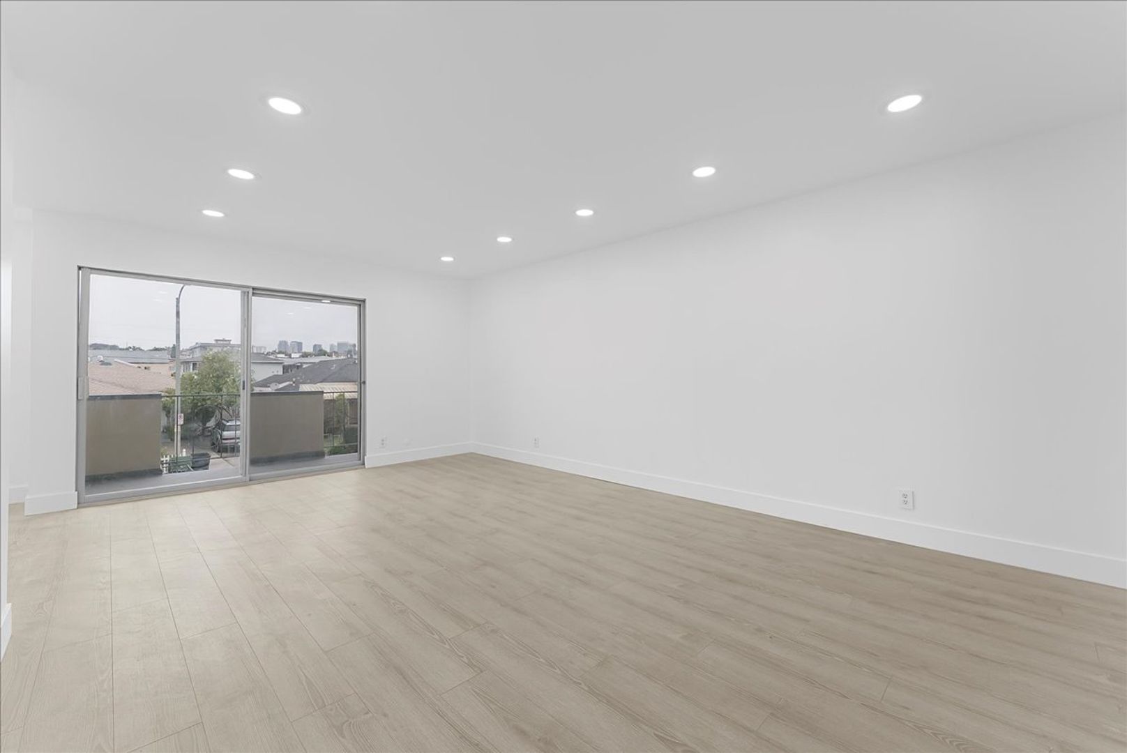 Los Angeles Condo: 1952 S. Holt Avenue