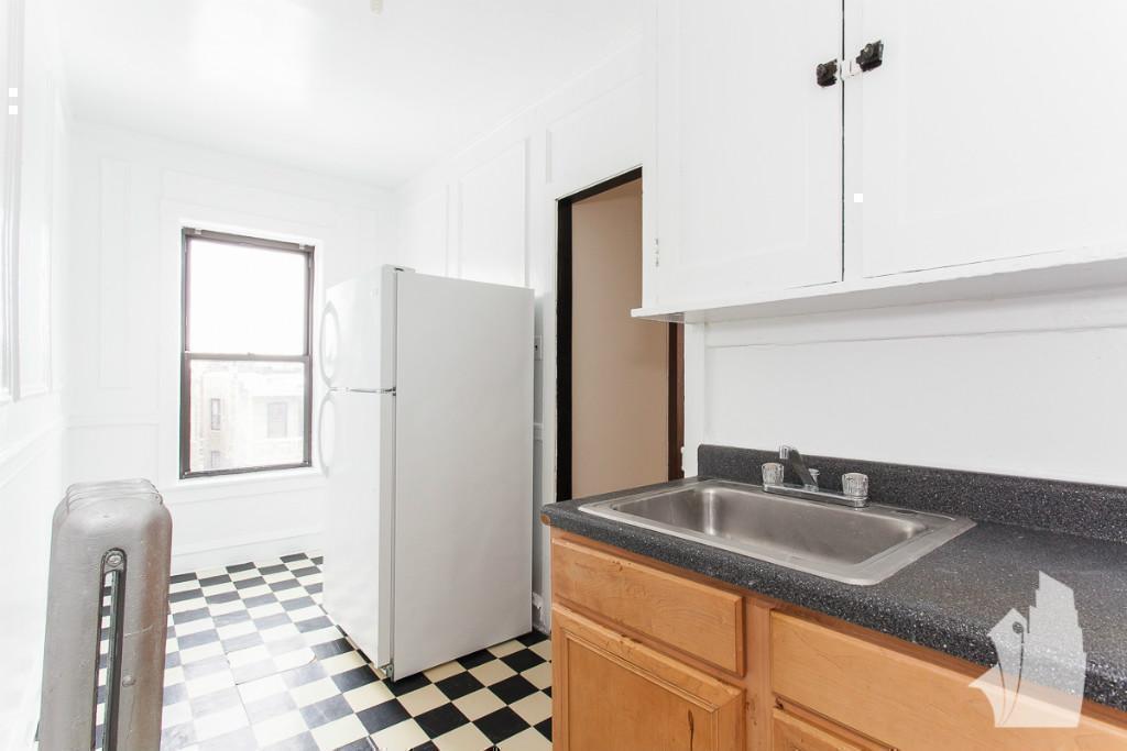 Chicago Condo: 2700 N Spaulding Ave