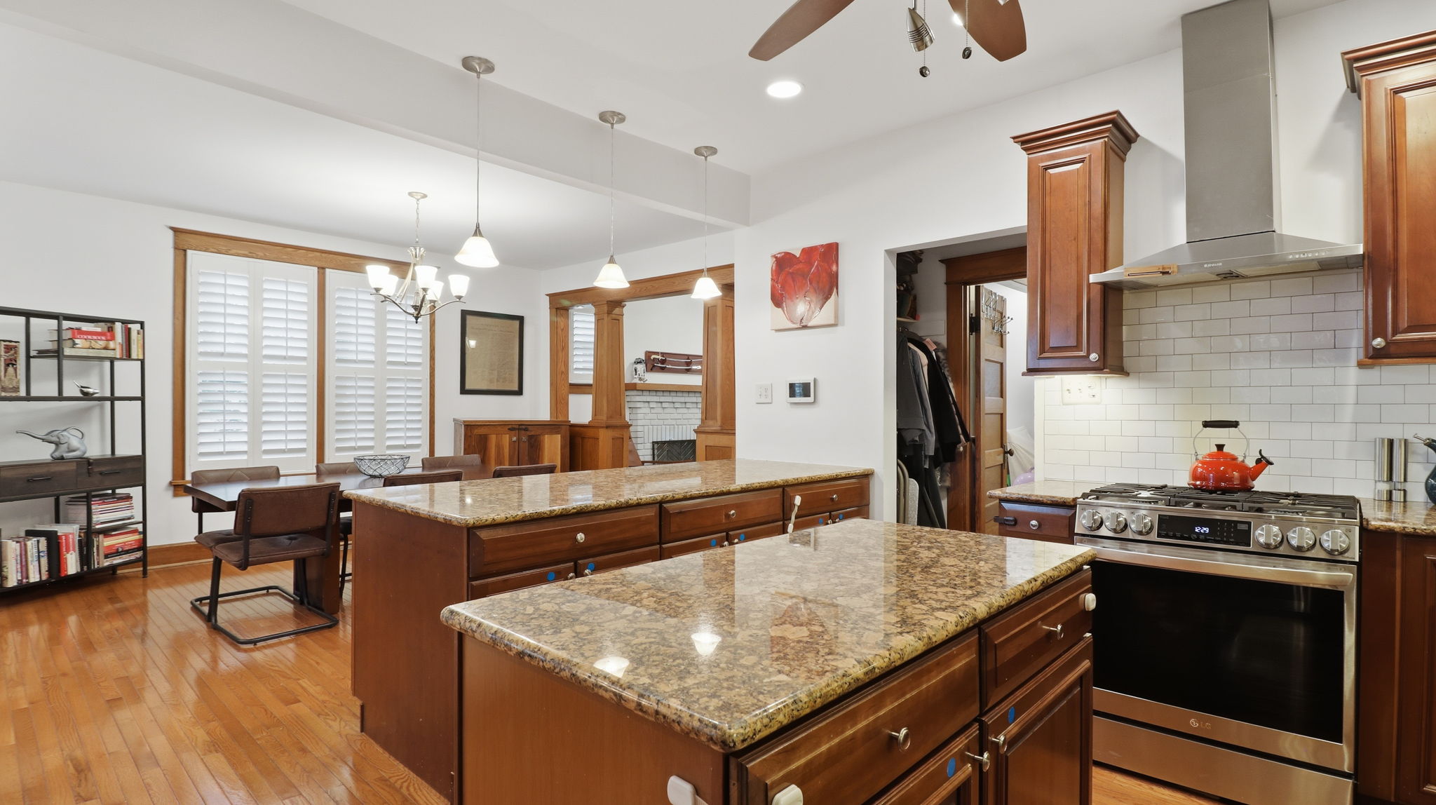 Washington House: 30 Longfellow St NE