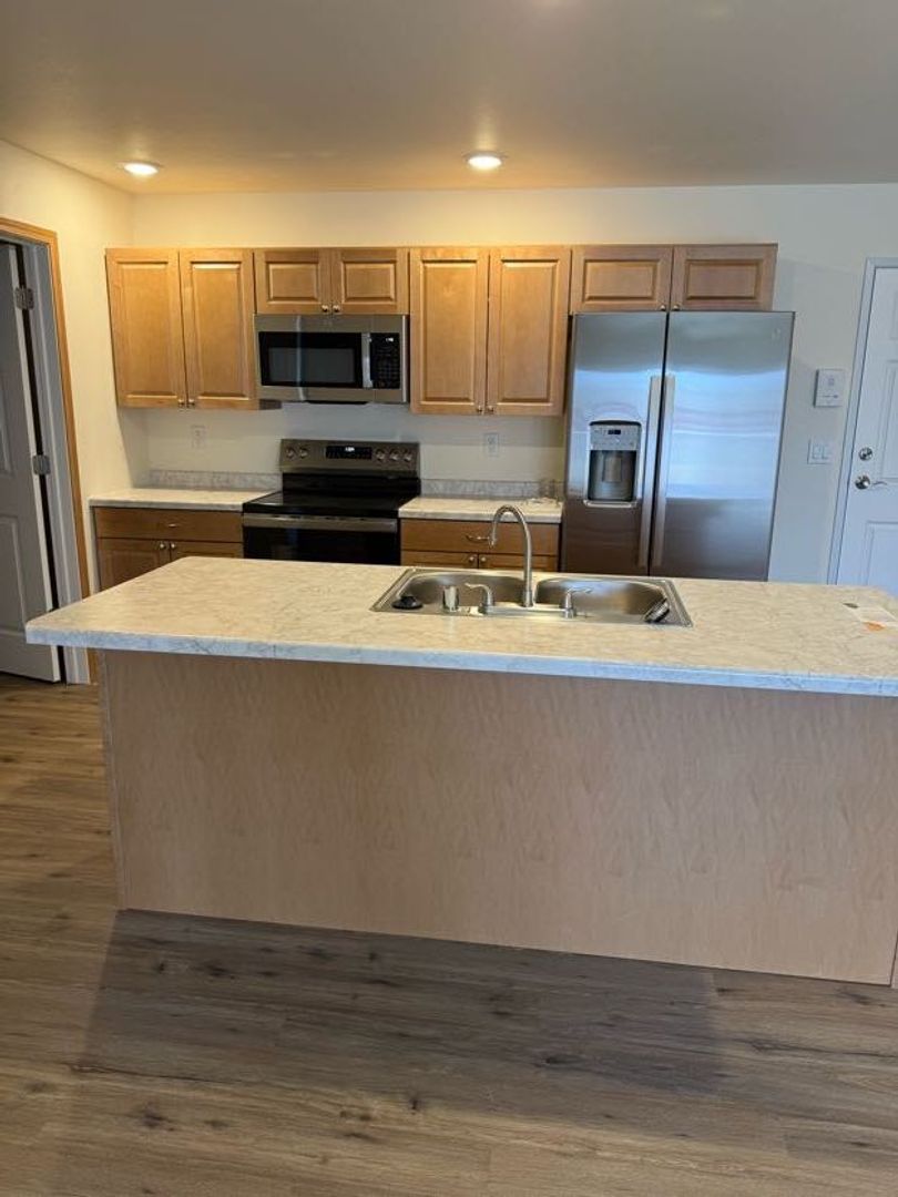 Tomah Apartment: 400 Larkin St