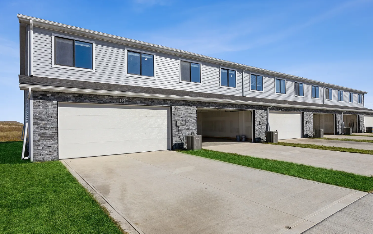 Grimes Townhome: 14313 Springbrook Trl