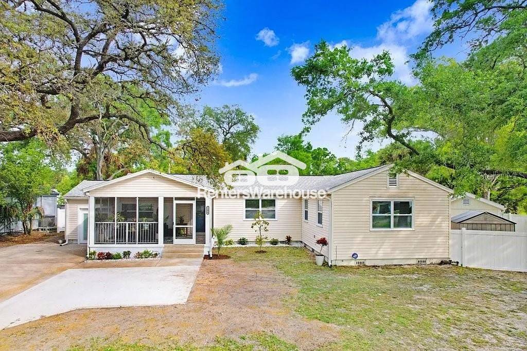 Tampa House: 1499 W River Shore Way