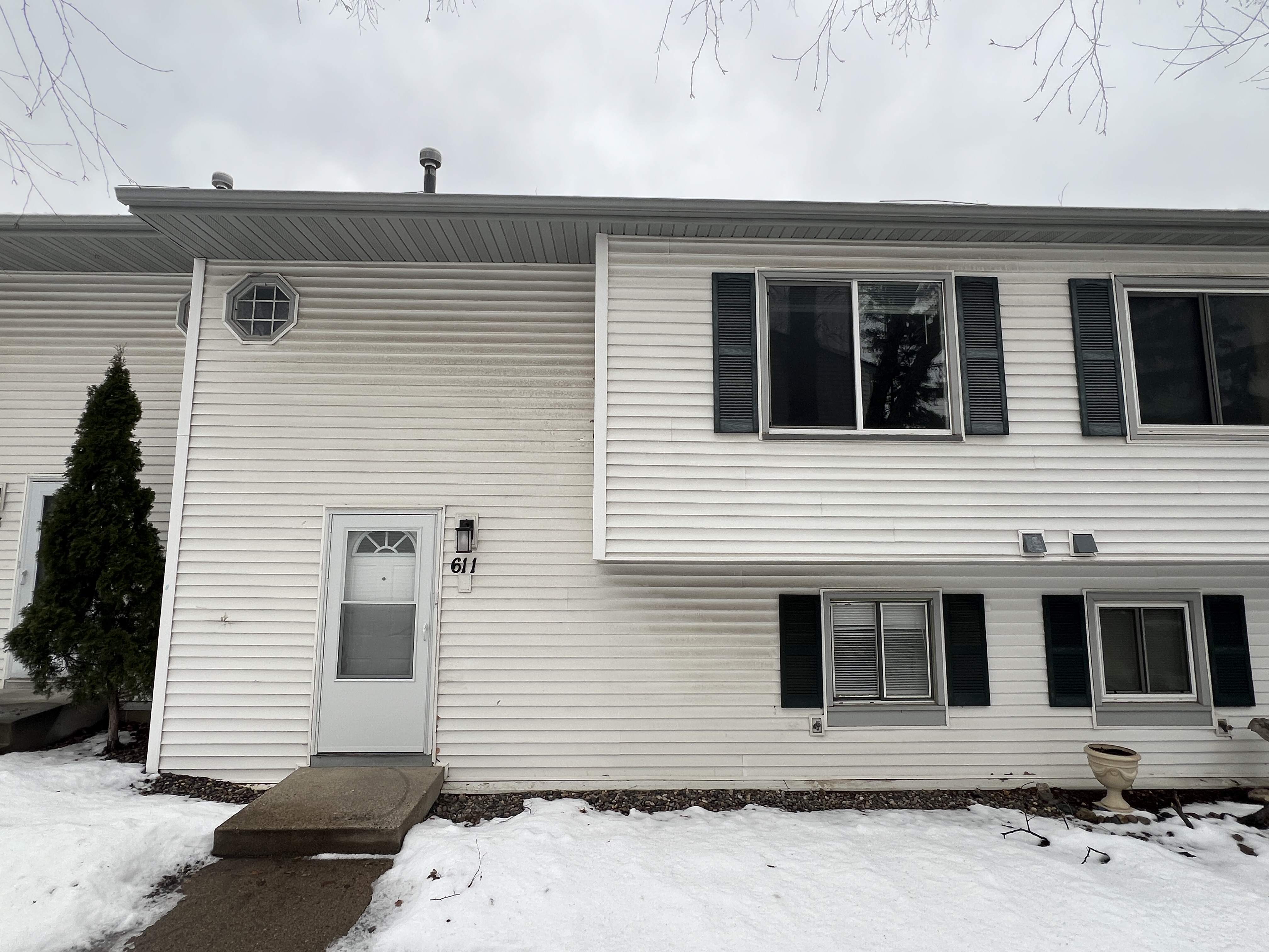 Burnsville Townhome: 611 E Burnsville Pkwy