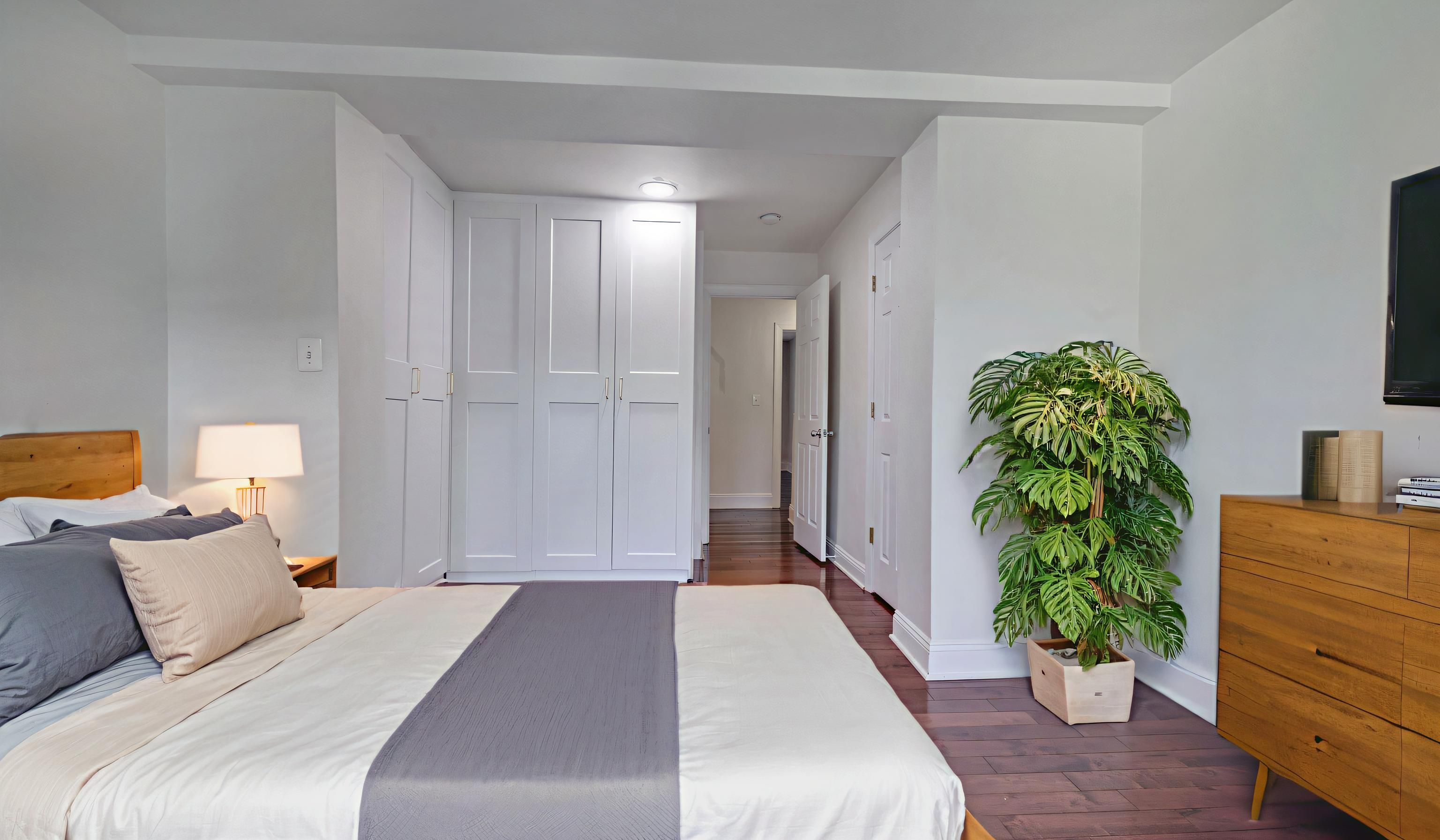 Washington House: 1536 8th St NW