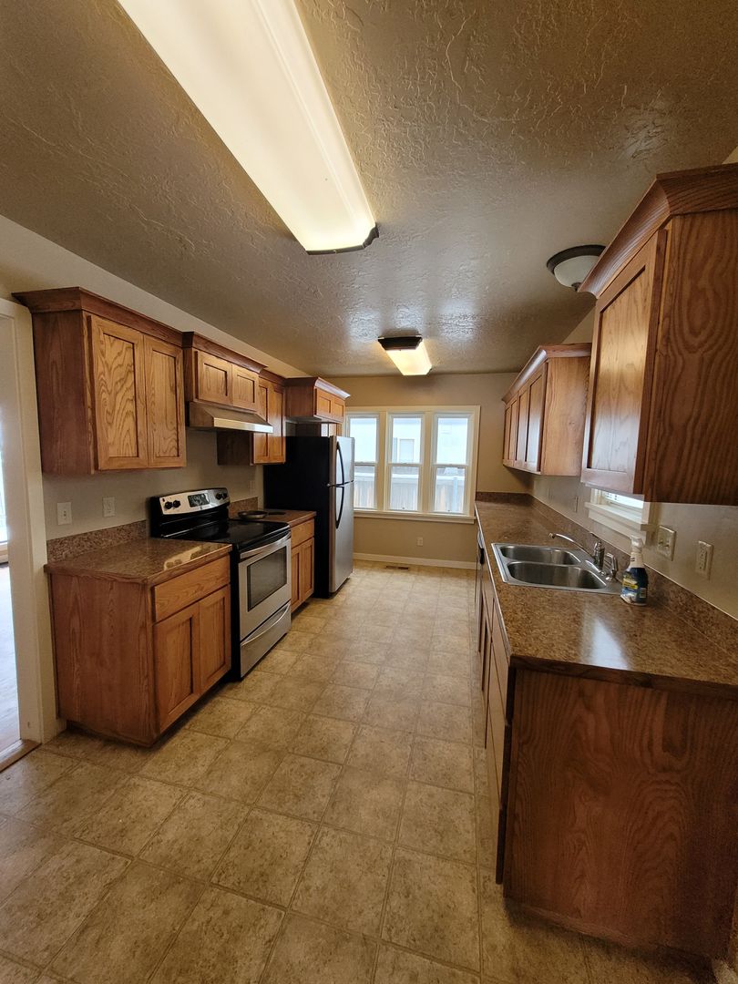 Meridian Condo: 305 S Meridian Rd