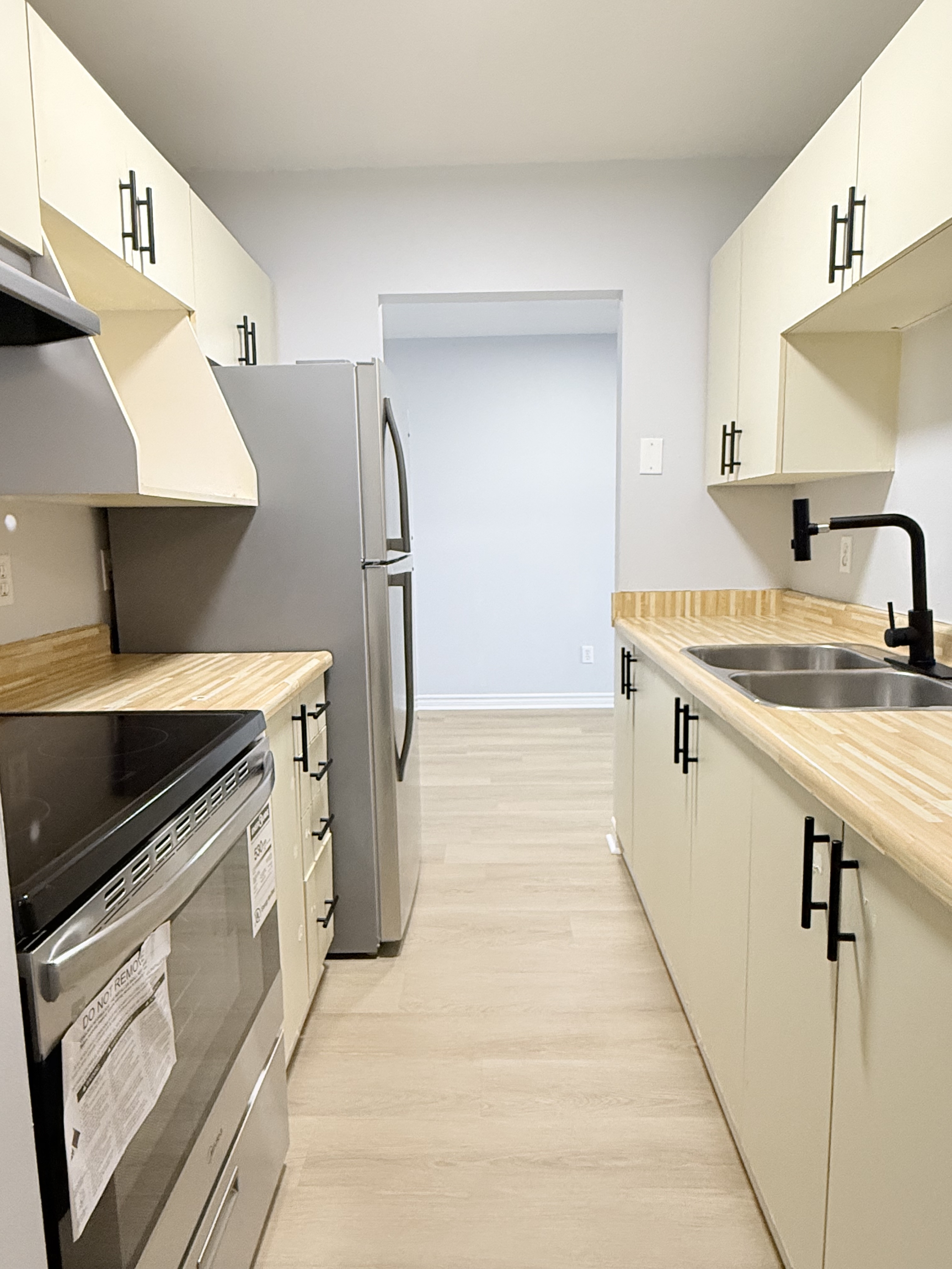 Windsor Condo: 2940 Elsmere Ave