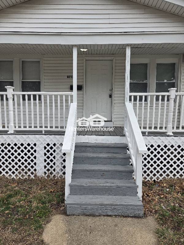 St Louis House: 8711 Alva Ave