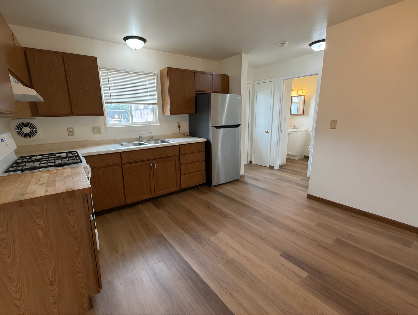 Hartford Apartment: 823 S Wilson Ave
