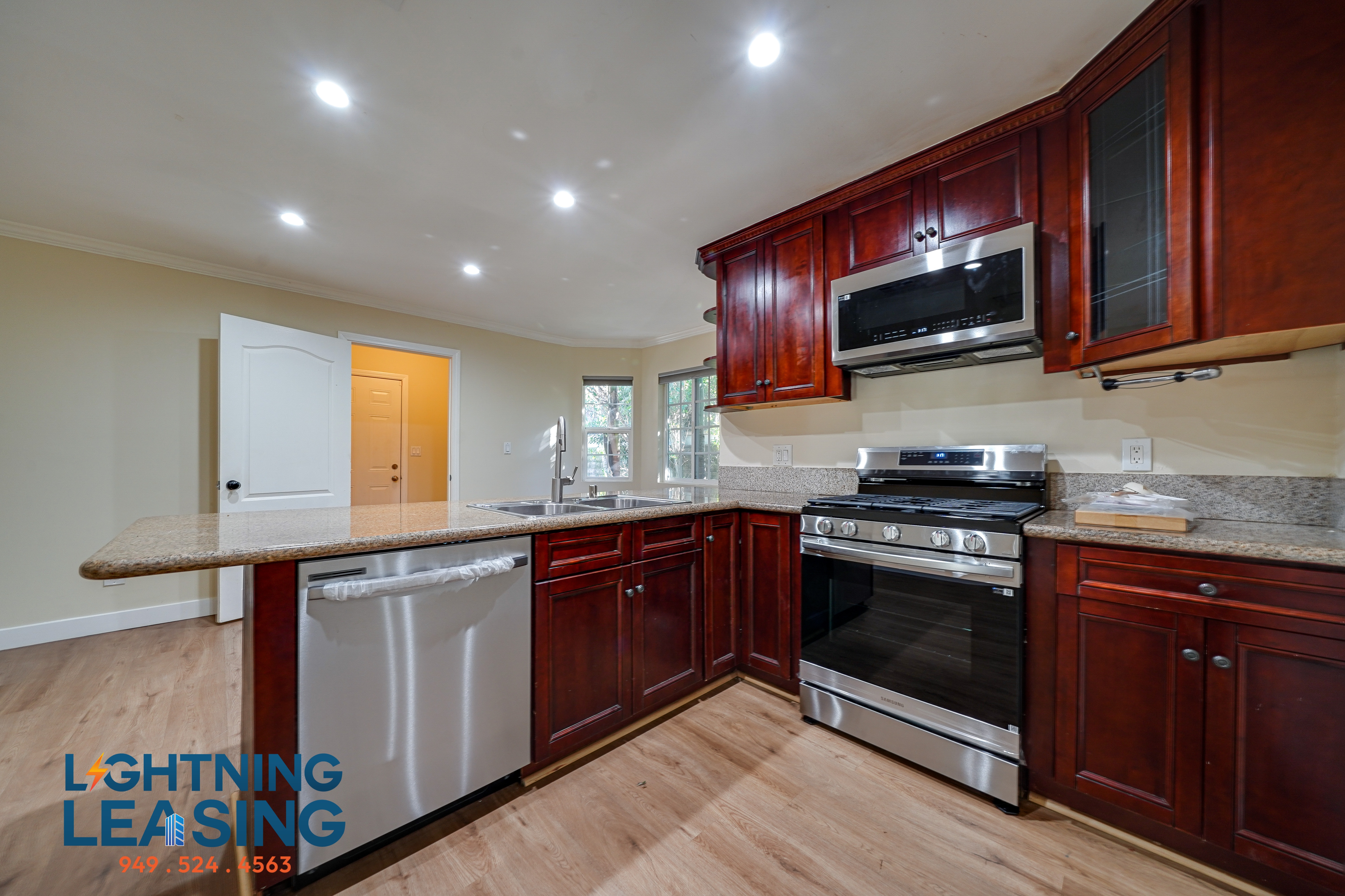 Tarzana Condo: 6182 Yolanda Ave