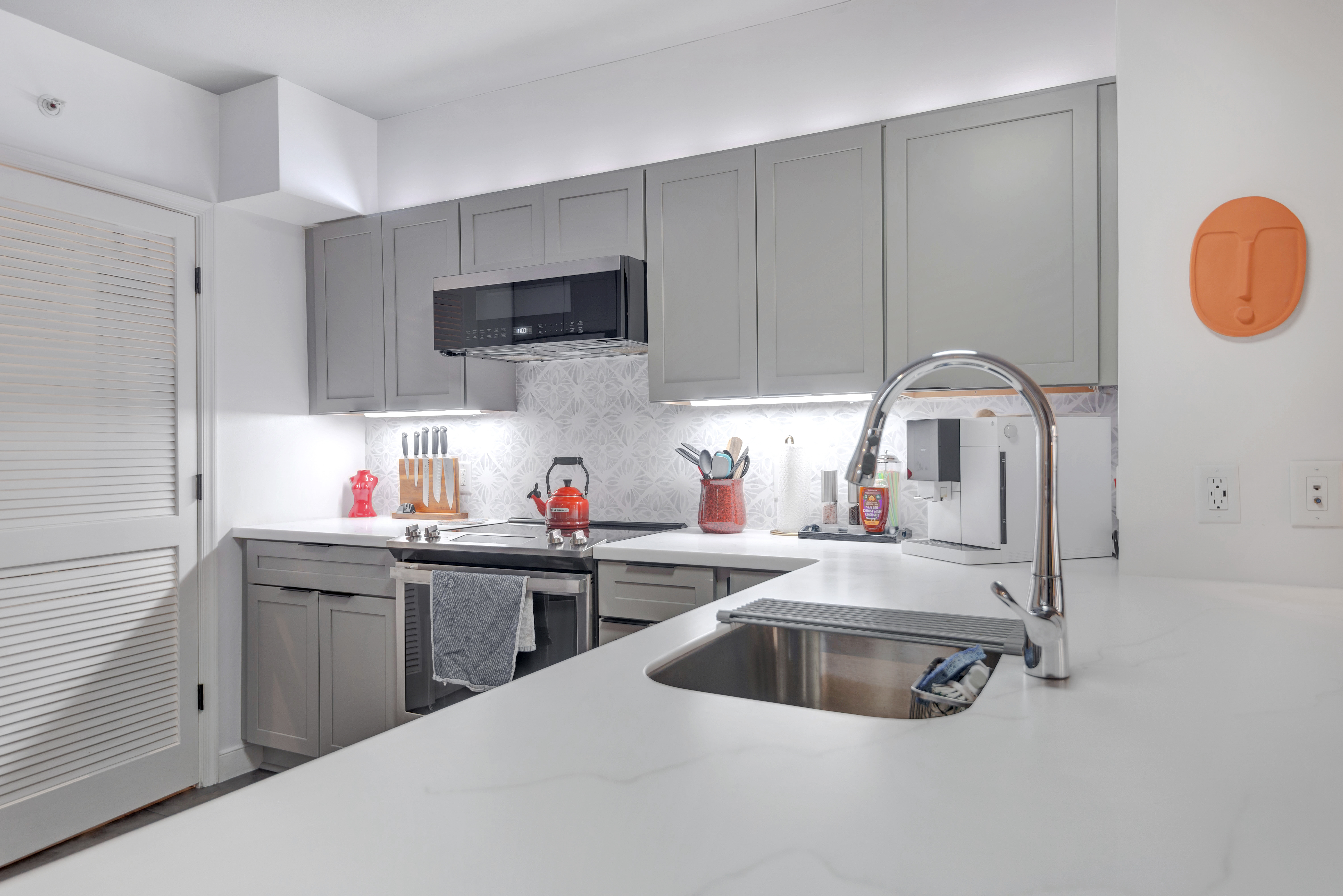 Washington Condo: 616 E St NW