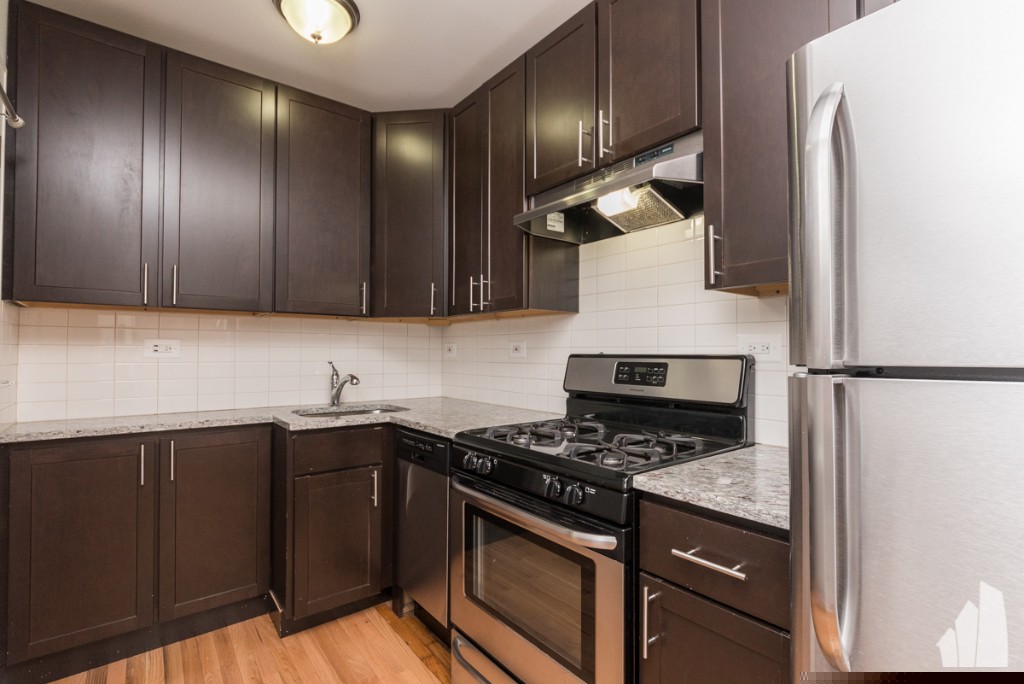 Chicago Condo: 516 West Cornelia Avenue