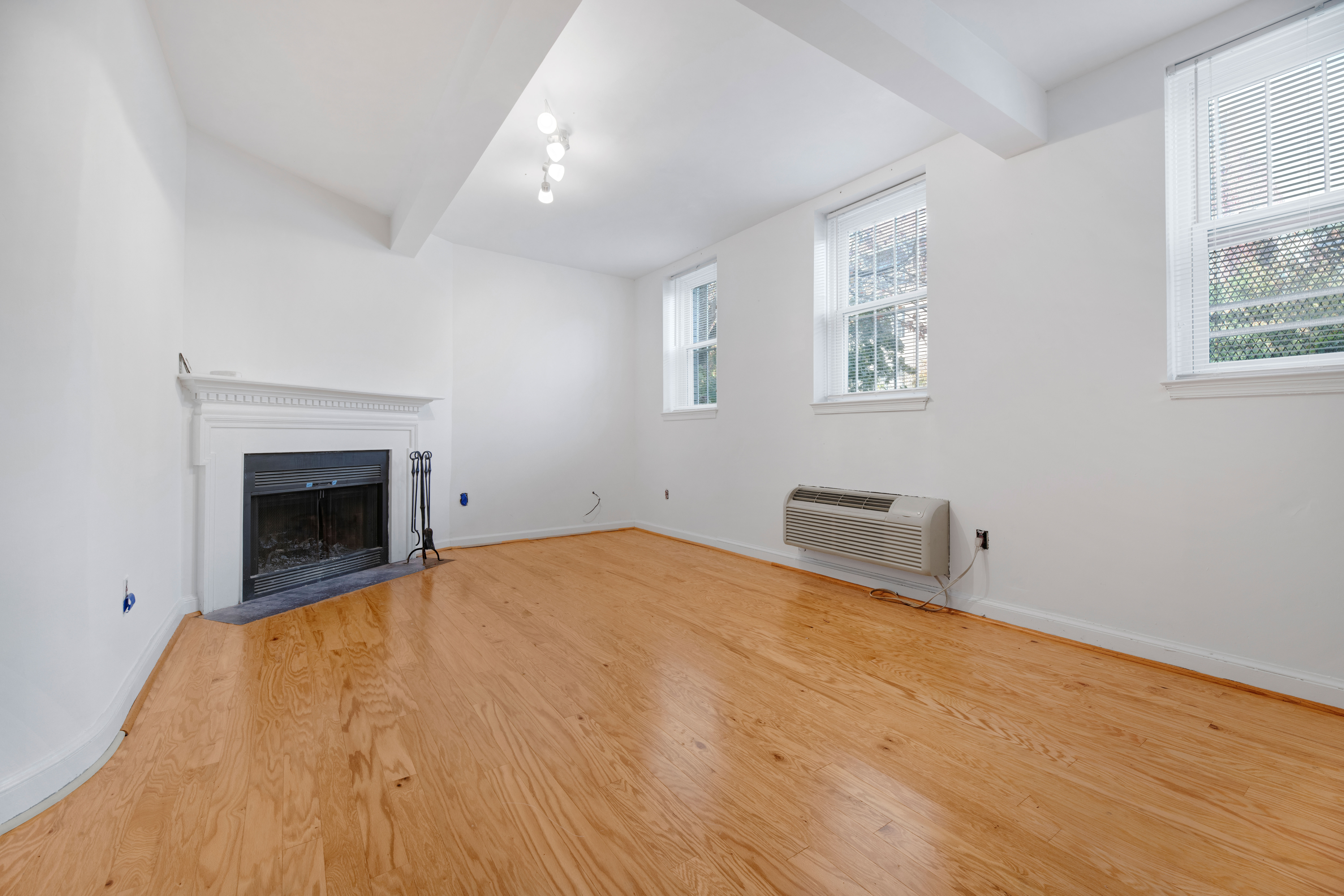 Washington Condo: 1810 California St NW