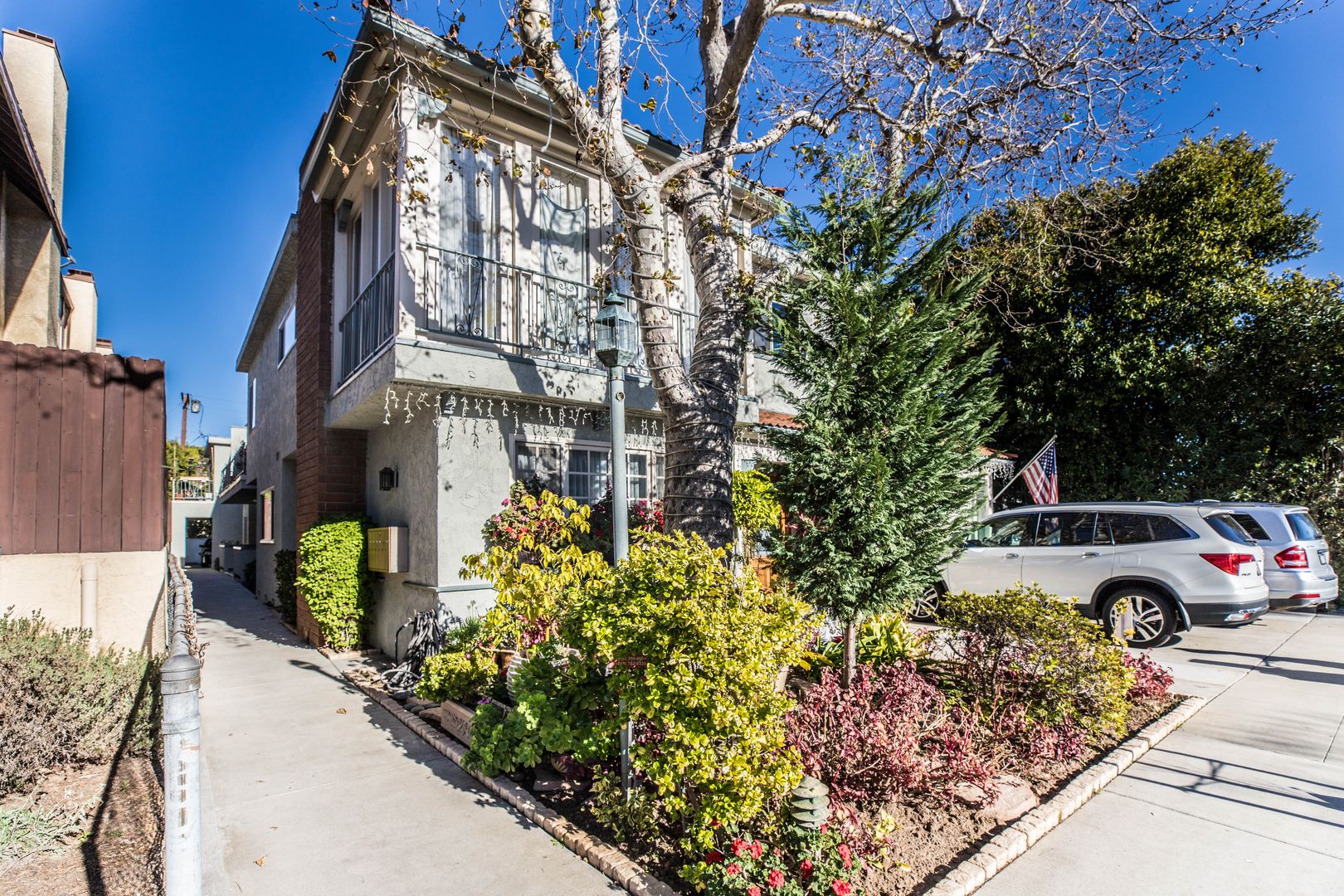 Santa Monica Condo: 2331 20th St