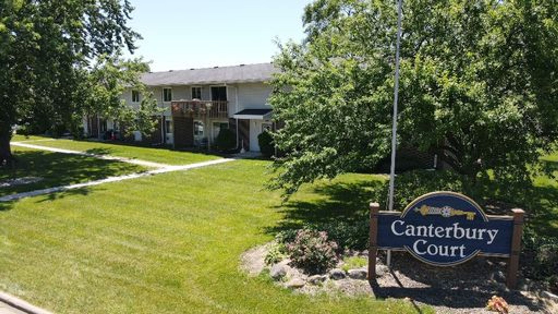 Sun Prairie Apartment: 242 Amber Trl