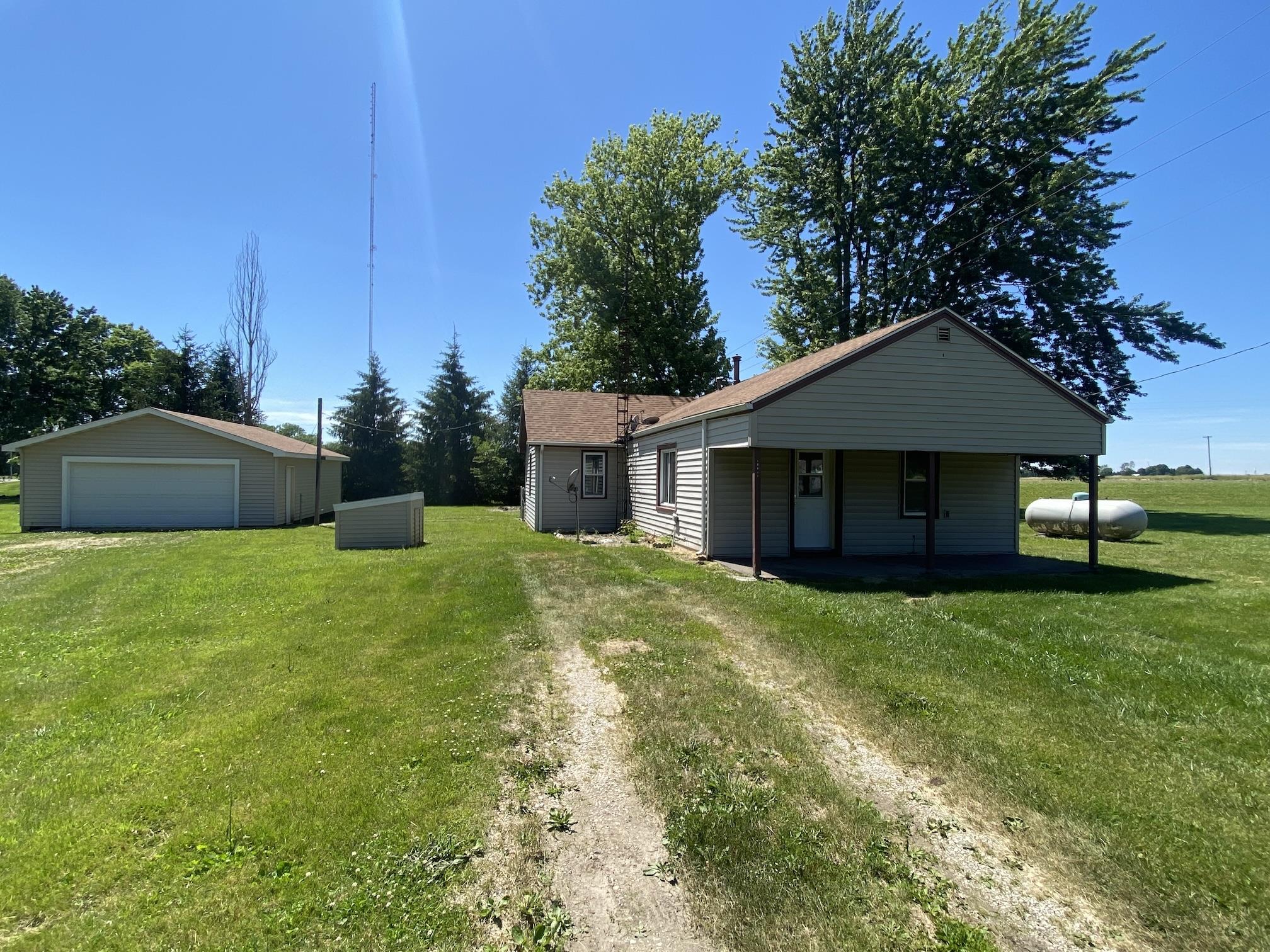 Oakwood House: 19418 Newtown Rd (o)