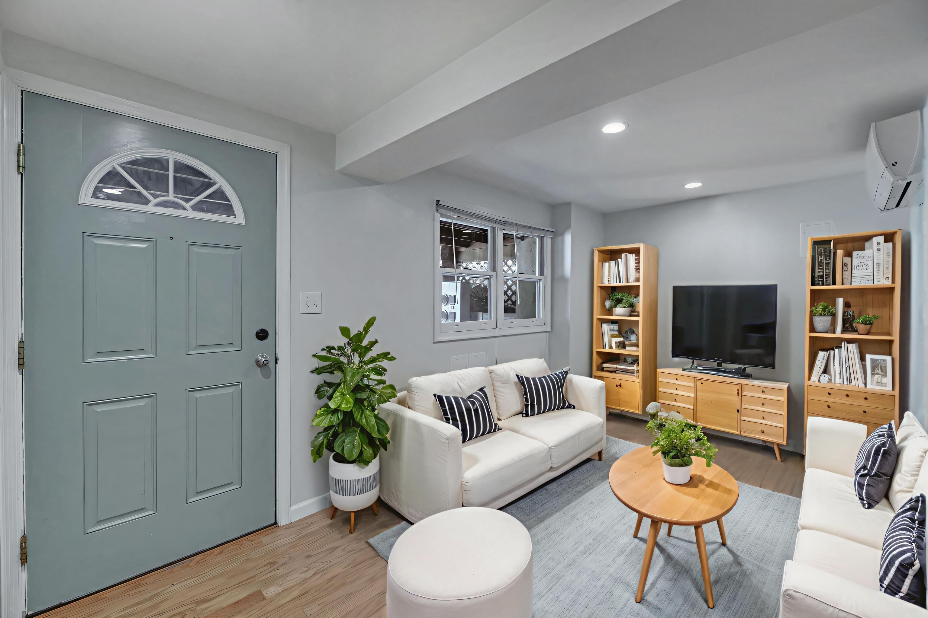 Washington House: 1112 4th St NE