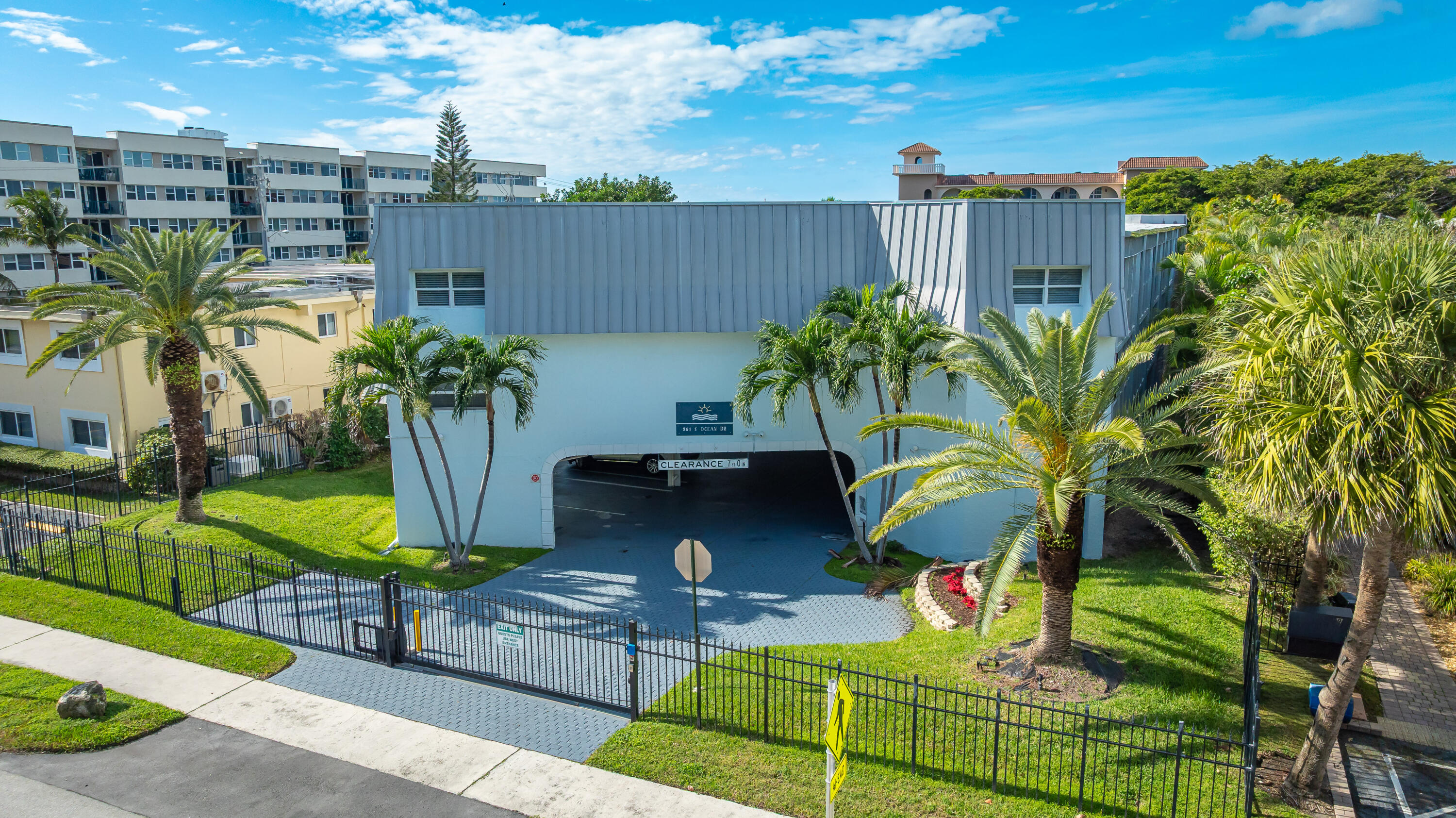 Deerfield Beach Condo: 961 South Ocean Drive